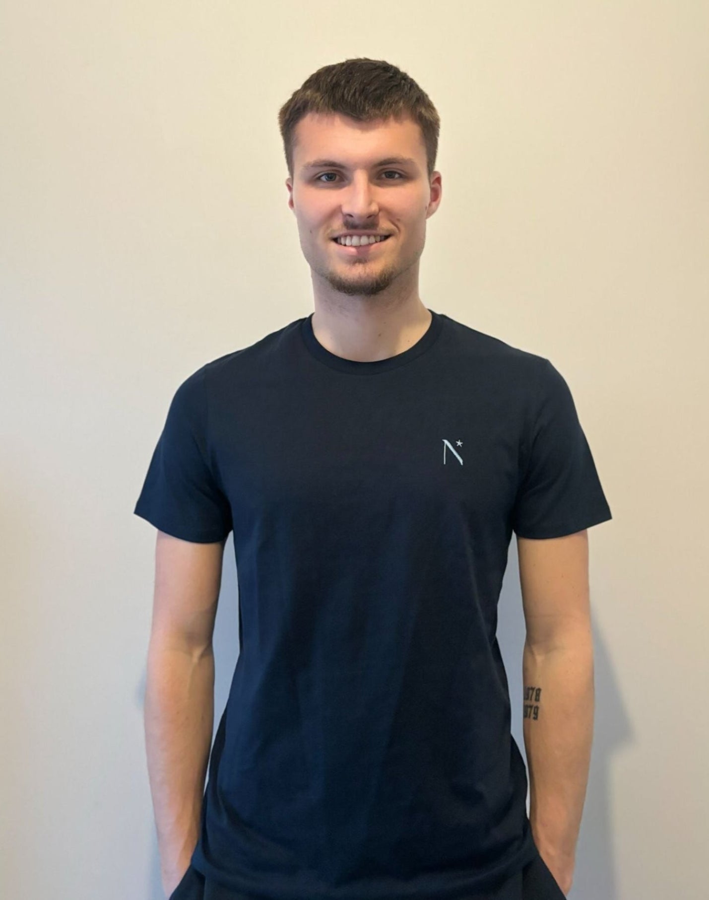 T-Shirt Unisexe Bleu Marine "Le Prestige"